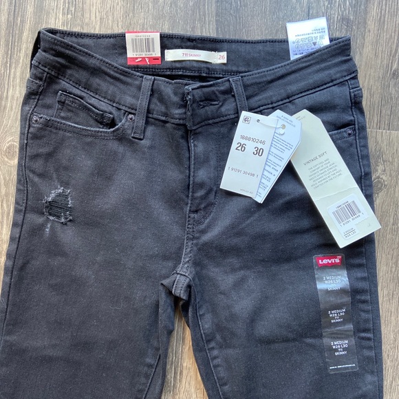 Levi’s Jeans - Picture 2 of 3